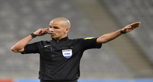 فأل حسن لمنتخب مصر ويعاديه موسيماني.. من هو جوميز حكم نهائي كأمم أفريقيا؟